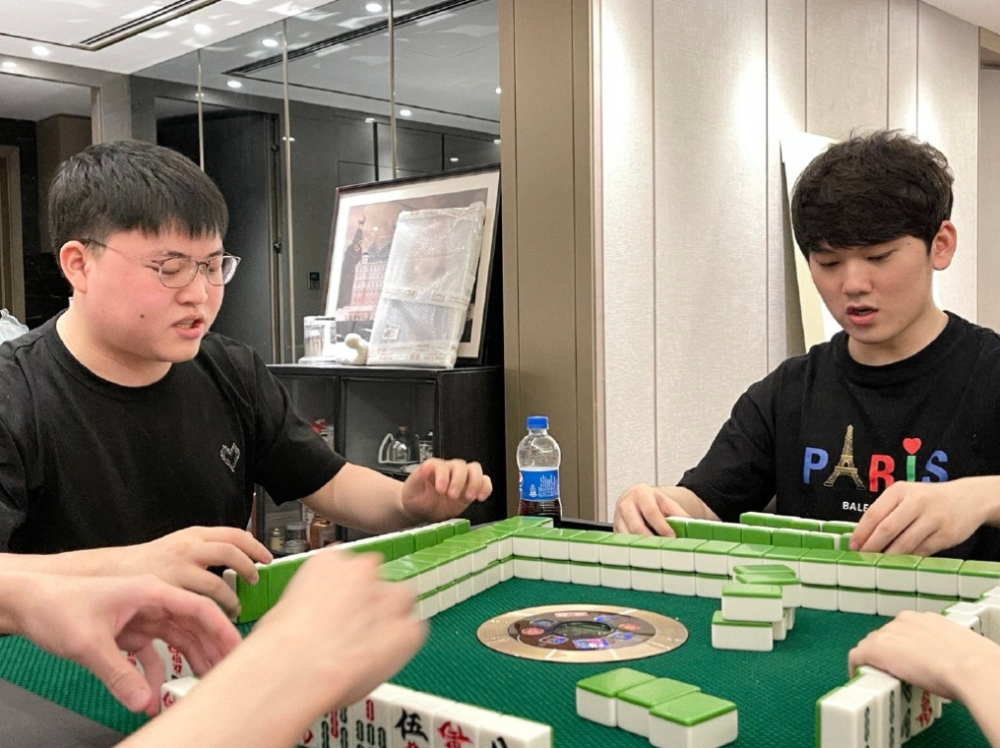 JackeyLove与40激战MAD分钟，晋级下一阶段胜负难料！，Karsa焦点对战气势如虹延续-爱游戏