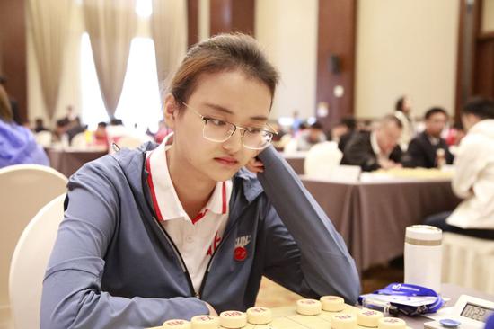 关于马拉松小组赛上演强强对话，钱塘貔貅队翻盘闽南灰熊队，战术调整见效；临场应变见真章的信息-爱游戏体育