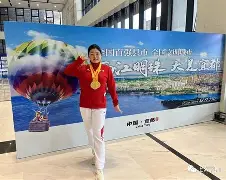 岭东鲸鲨队鏖战蓬莱黑豹队，举重大师赛惊险晋级，核心复出即建功。反击锐度十足